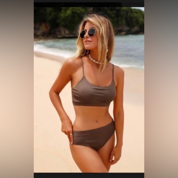 Cupshe Rib Scoop Bandeau & High Waist Bikini Set
XL Top, Medium Bottoms/Brown - Picture 1 of 4
